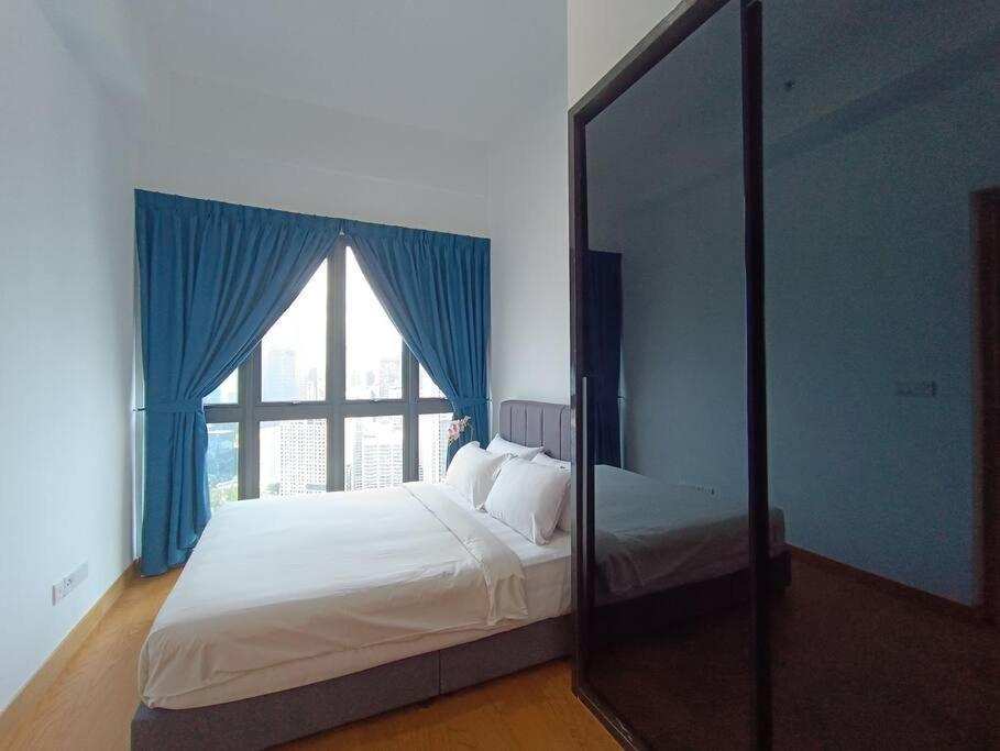 Lx 39A Balcony Klcc View 1 Bedroom Infinity Pool كوالالمبور المظهر الخارجي الصورة