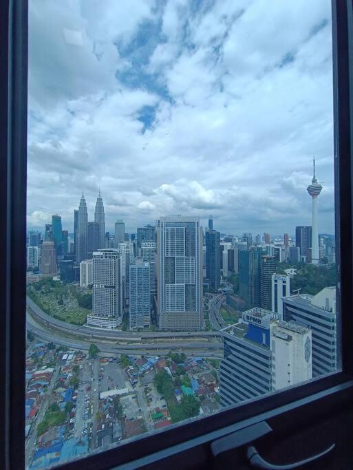 Lx 39A Balcony Klcc View 1 Bedroom Infinity Pool كوالالمبور المظهر الخارجي الصورة