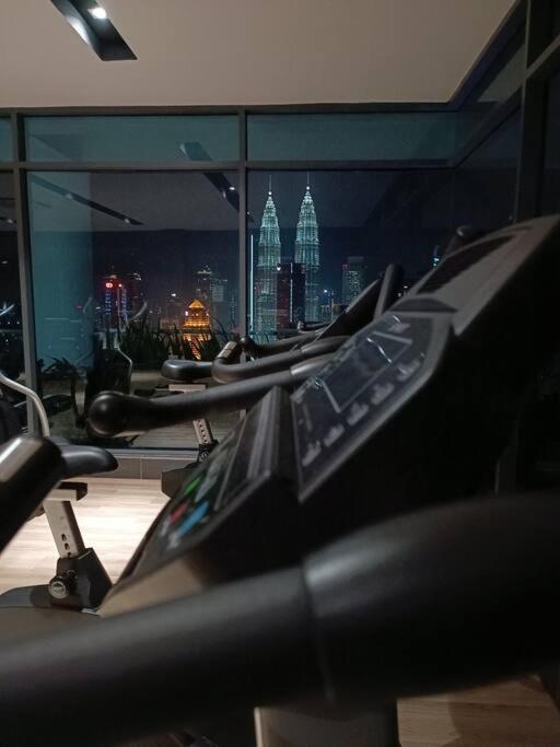 Lx 39A Balcony Klcc View 1 Bedroom Infinity Pool كوالالمبور المظهر الخارجي الصورة