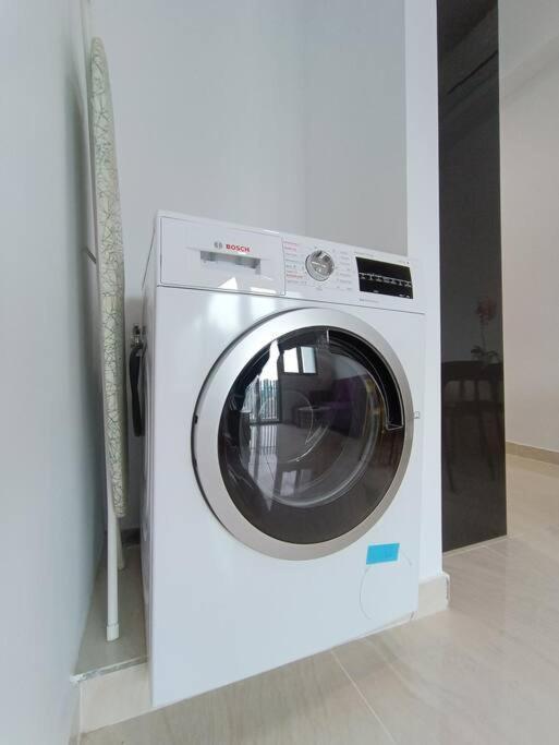 Lx 39A Balcony Klcc View 1 Bedroom Infinity Pool كوالالمبور المظهر الخارجي الصورة