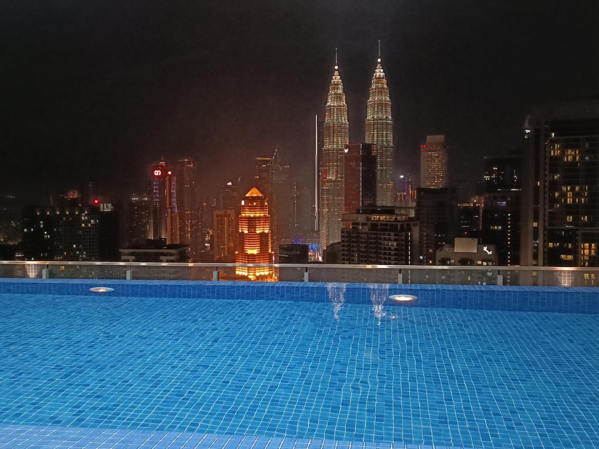 Lx 39A Balcony Klcc View 1 Bedroom Infinity Pool كوالالمبور المظهر الخارجي الصورة