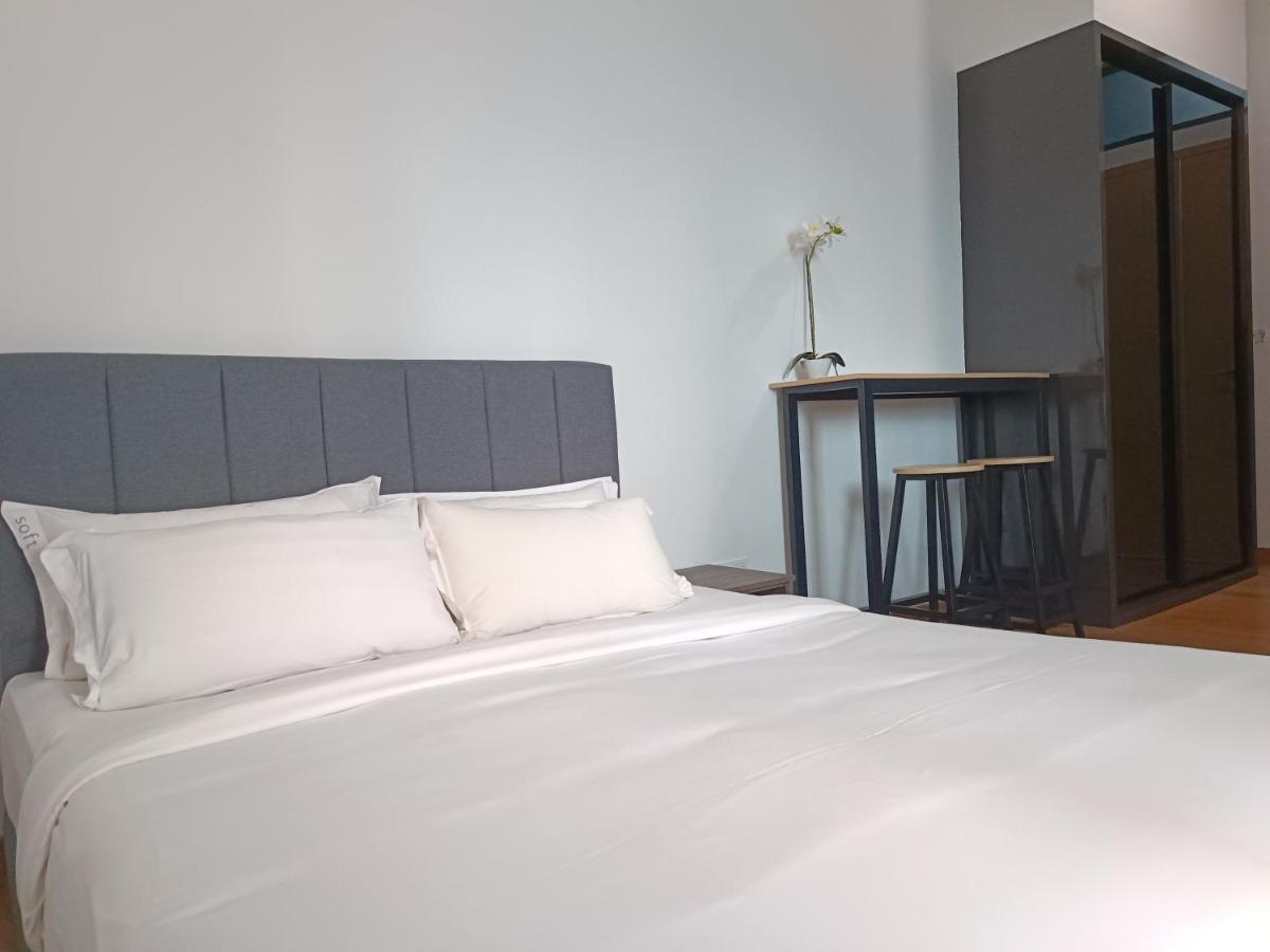 Lx 39A Balcony Klcc View 1 Bedroom Infinity Pool كوالالمبور المظهر الخارجي الصورة