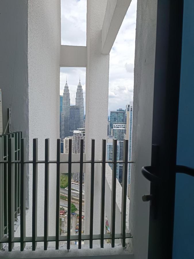 Lx 39A Balcony Klcc View 1 Bedroom Infinity Pool كوالالمبور المظهر الخارجي الصورة