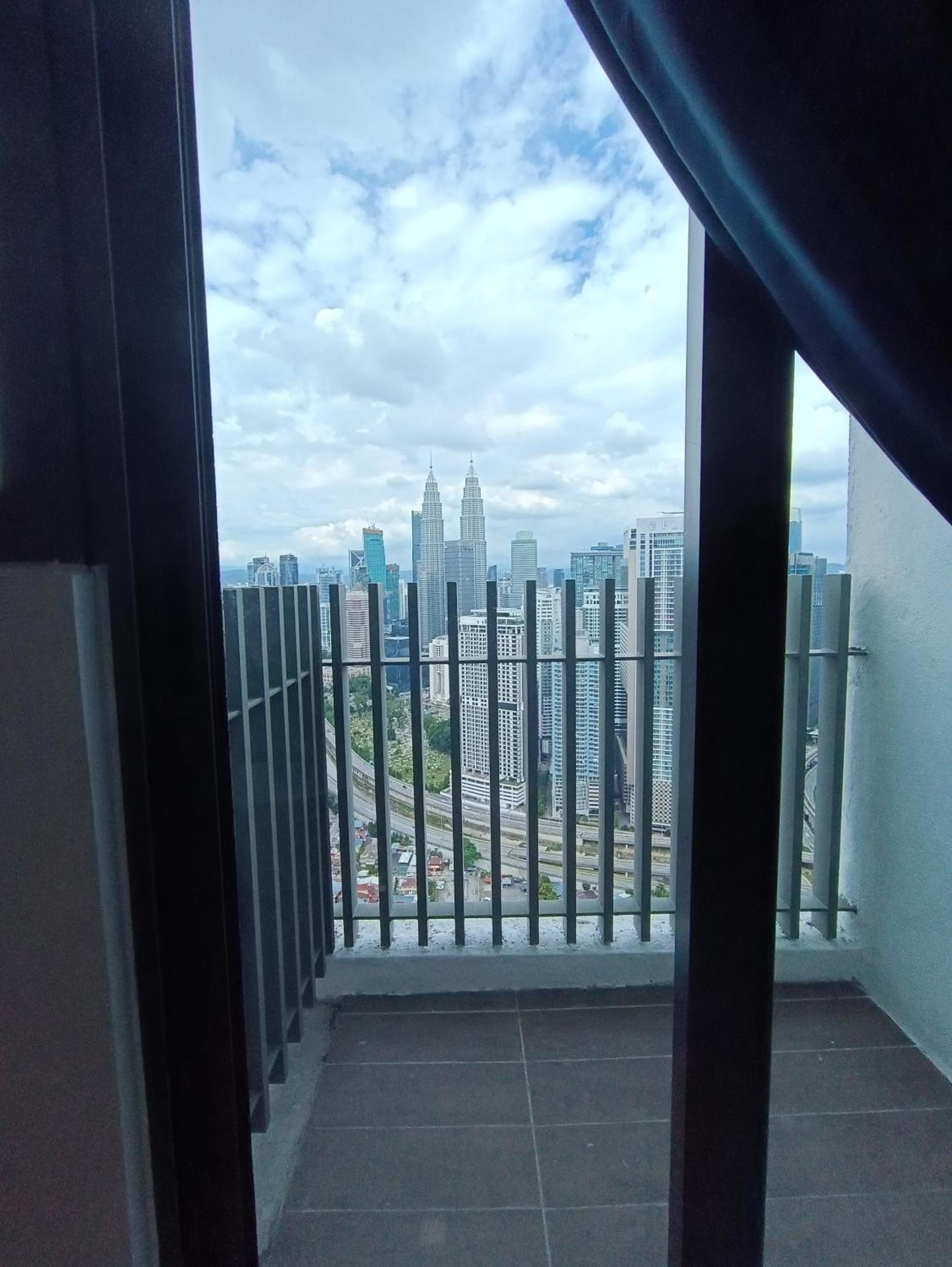 Lx 39A Balcony Klcc View 1 Bedroom Infinity Pool كوالالمبور المظهر الخارجي الصورة